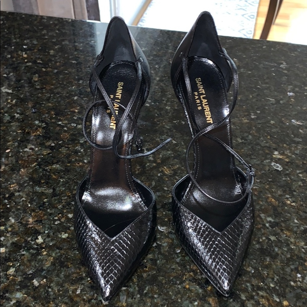 Saint Laurent pump